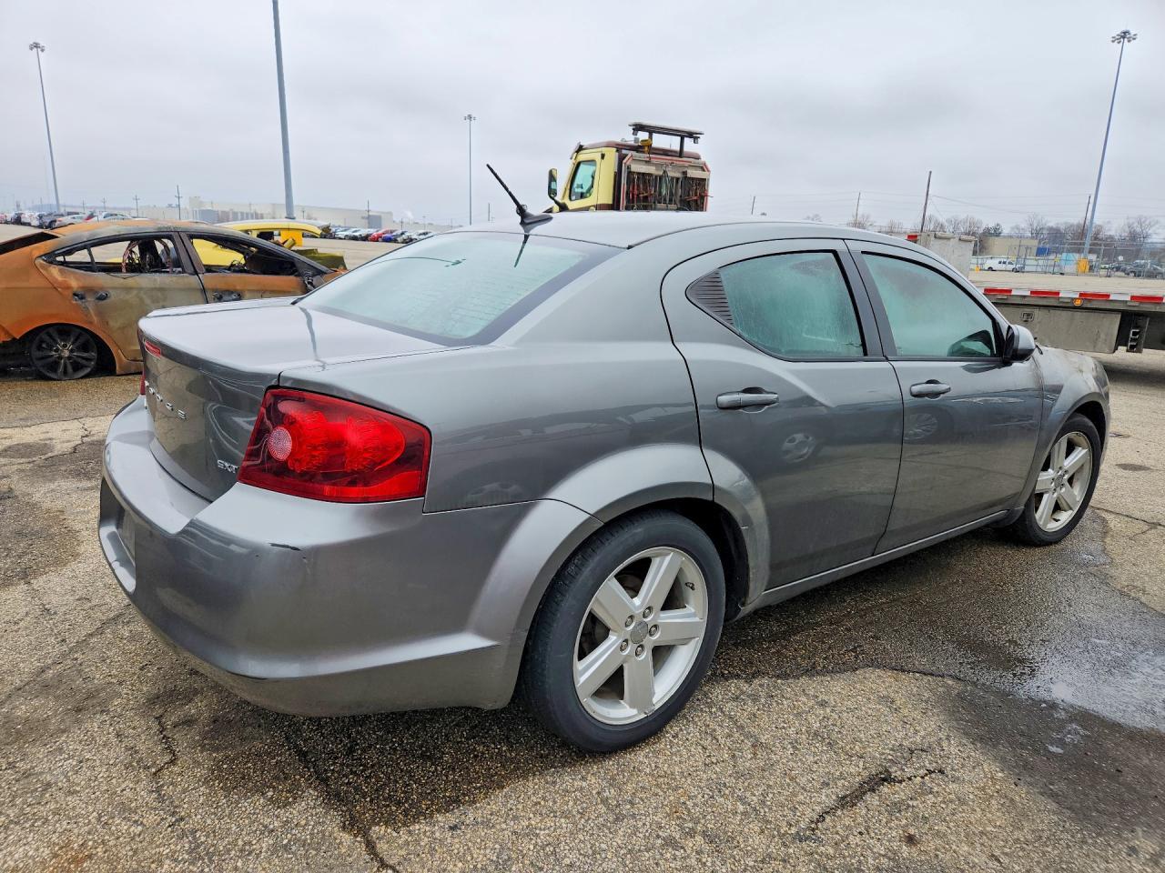 2013 DODGE Avenger