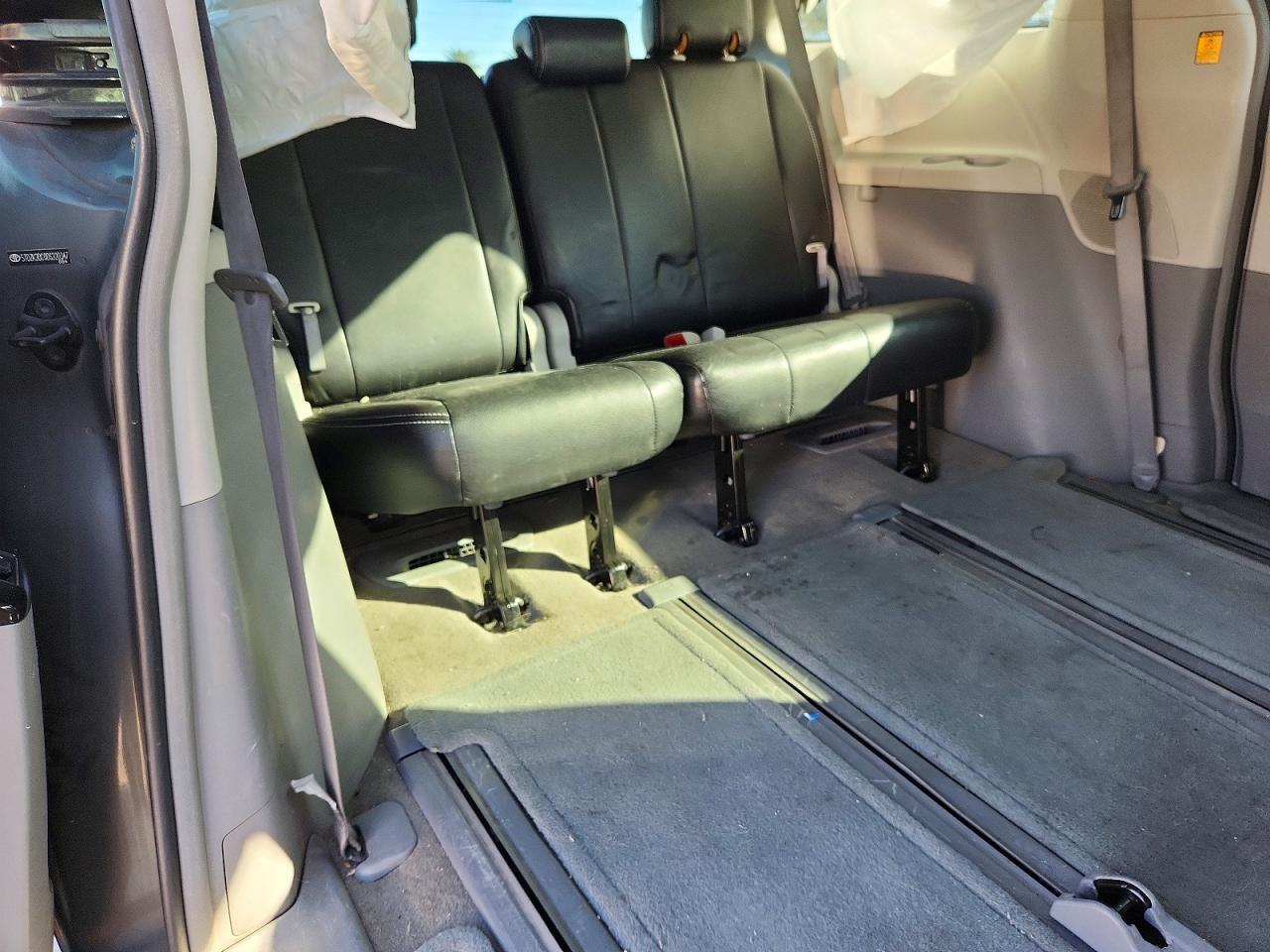 2013 TOYOTA SIENNA