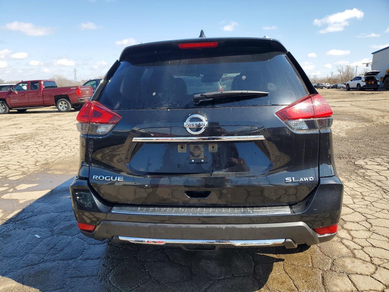 2017 NISSAN ROGUE
