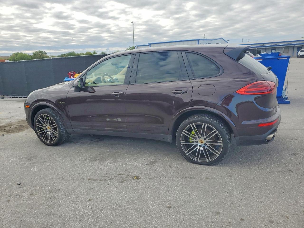 2017 PORSCHE CAYENNE