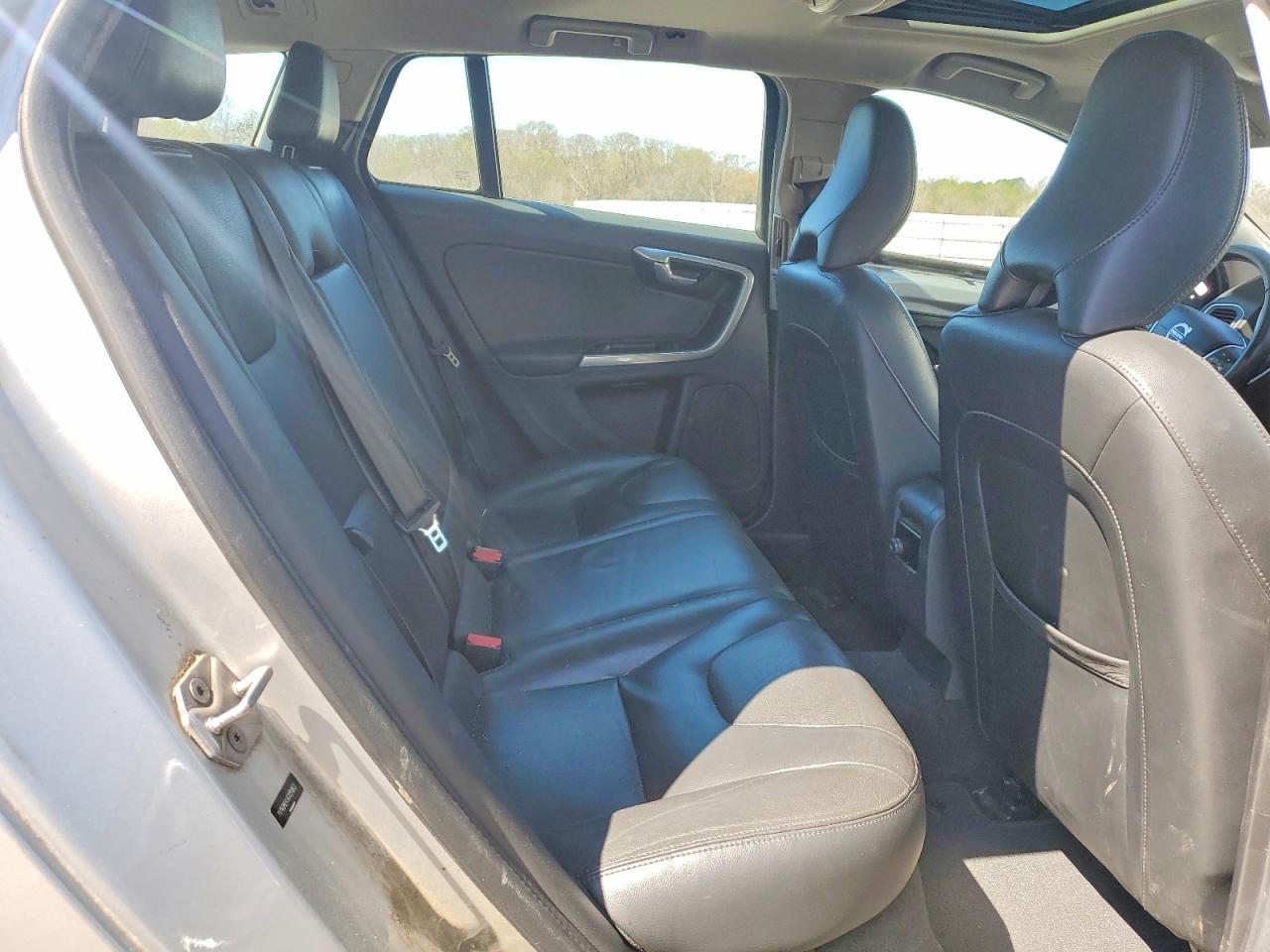 2016 VOLVO V60