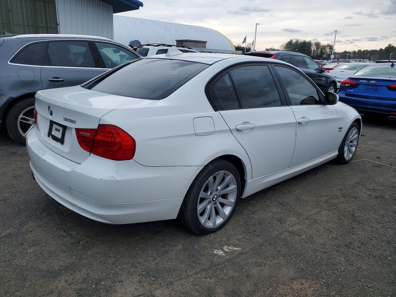 2011 BMW 3 SERIES