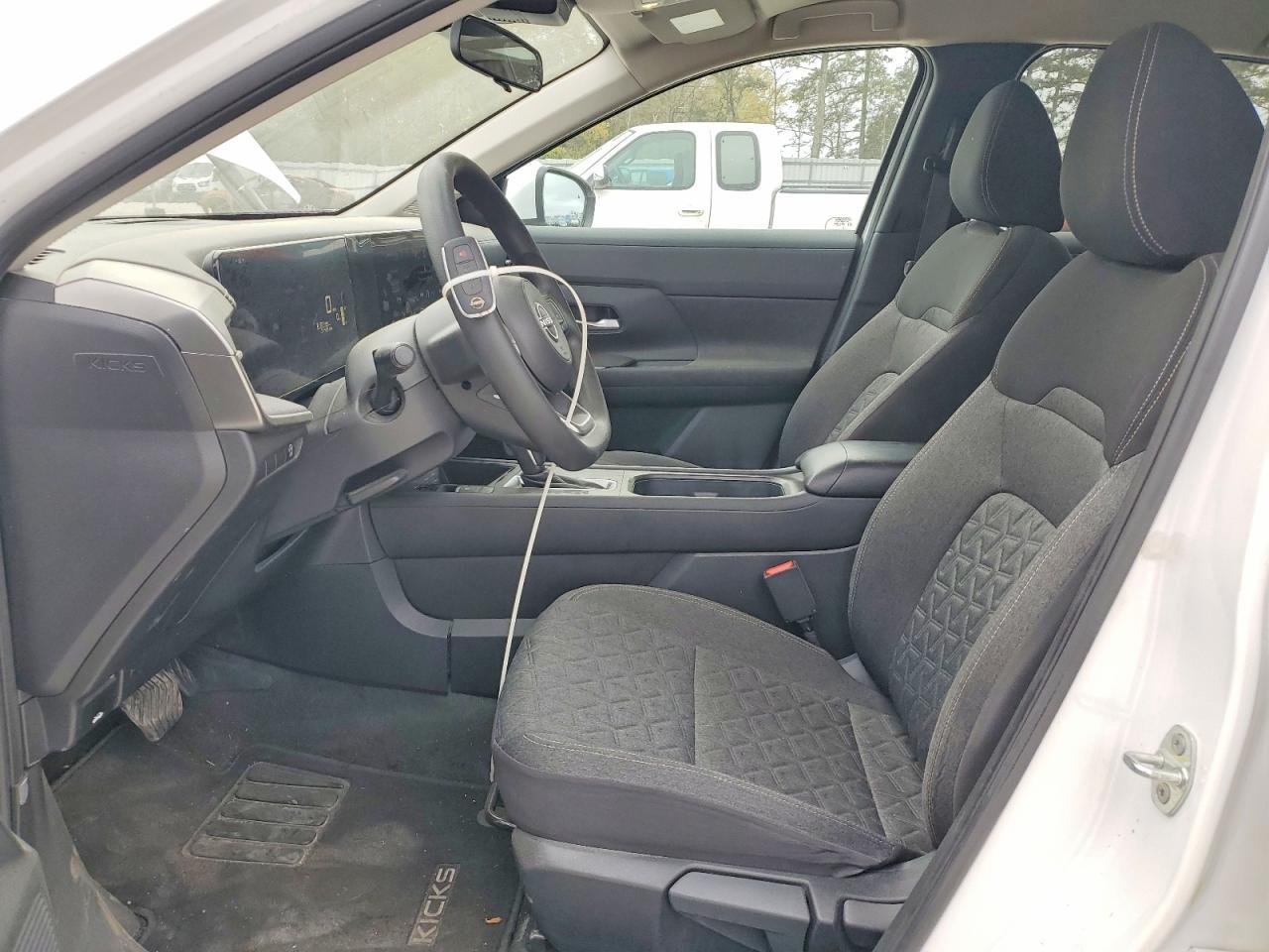 2025 NISSAN KICKS