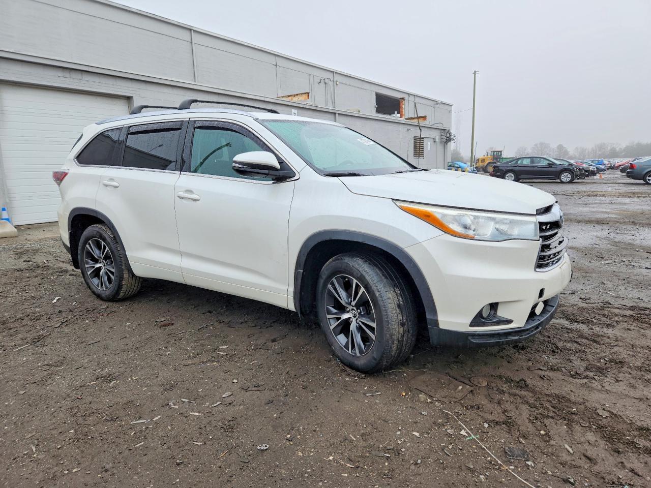 2016 TOYOTA HIGHLANDER