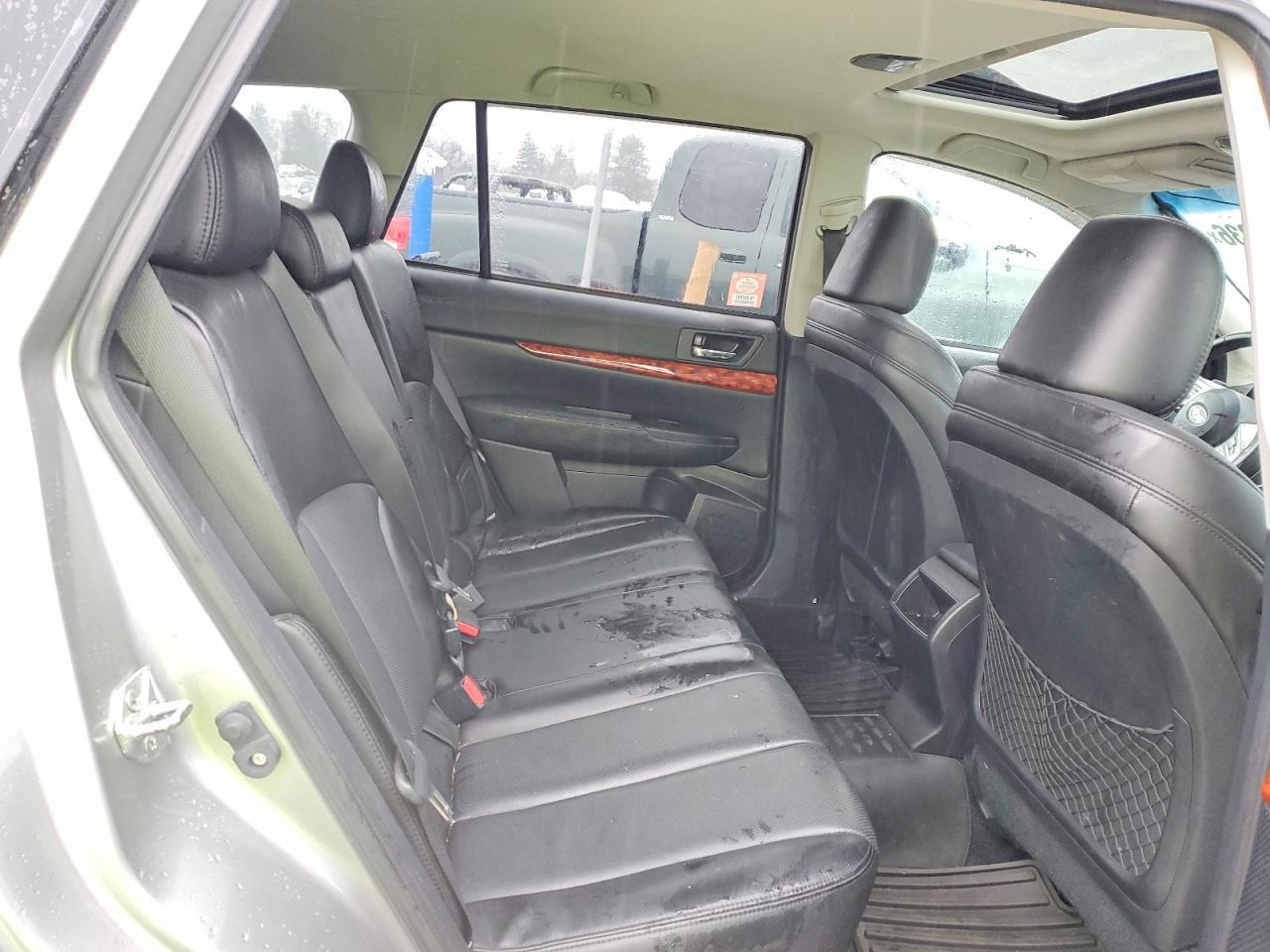 2010 SUBARU Outback
