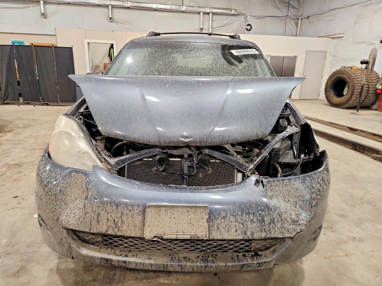 2010 TOYOTA SIENNA