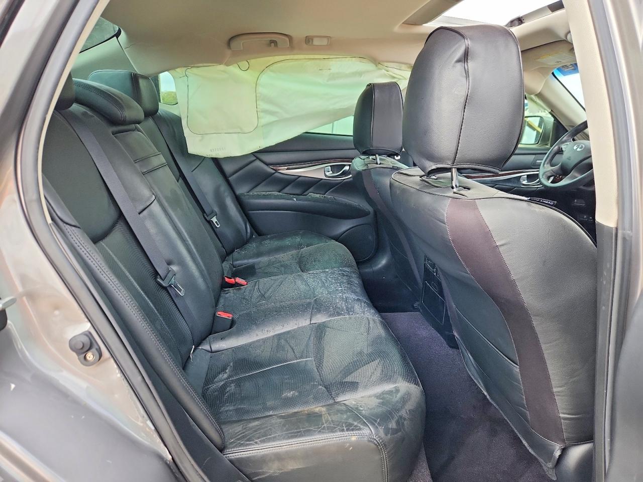 2011 INFINITI M37