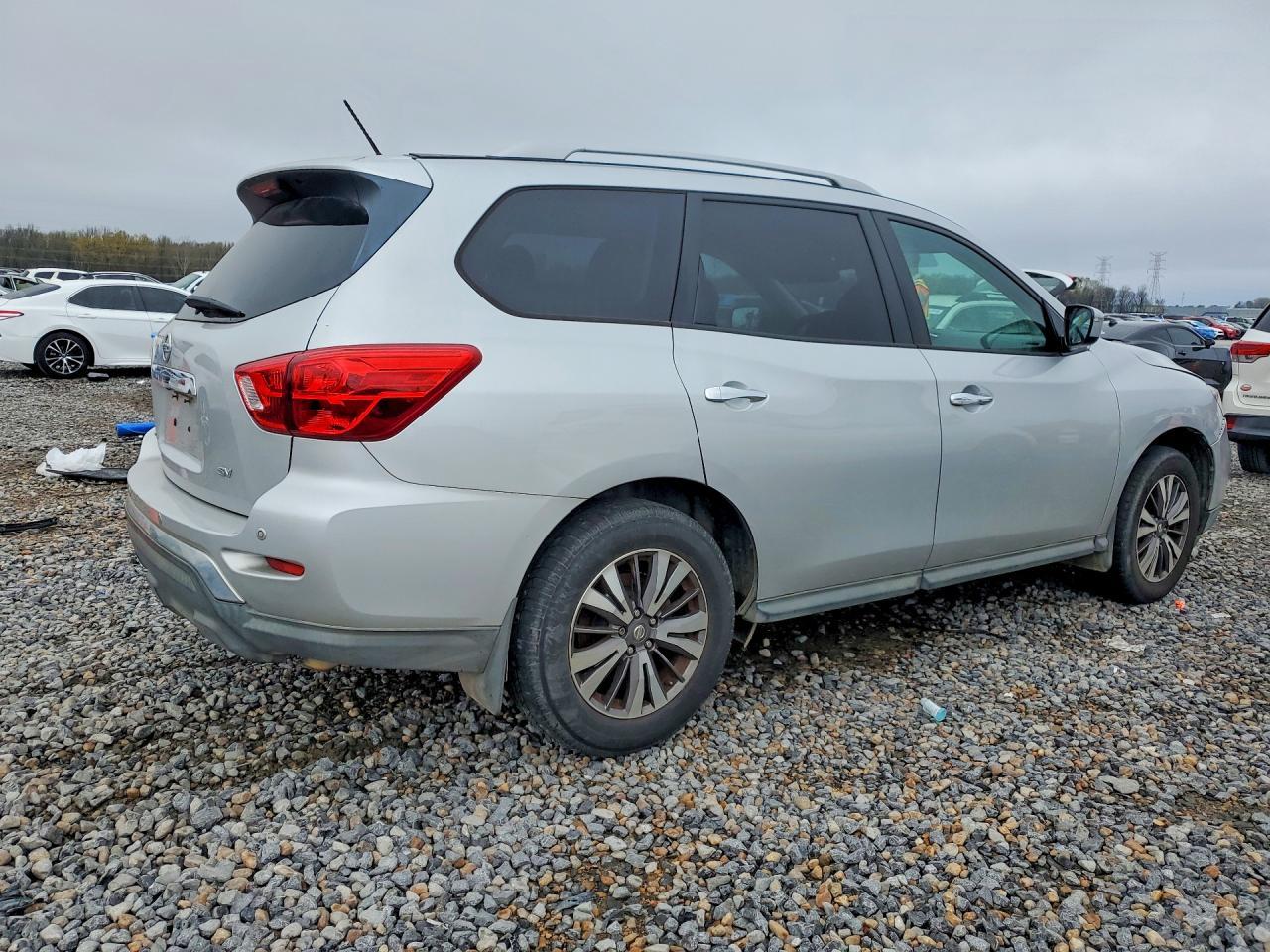 2017 NISSAN PATHFINDER