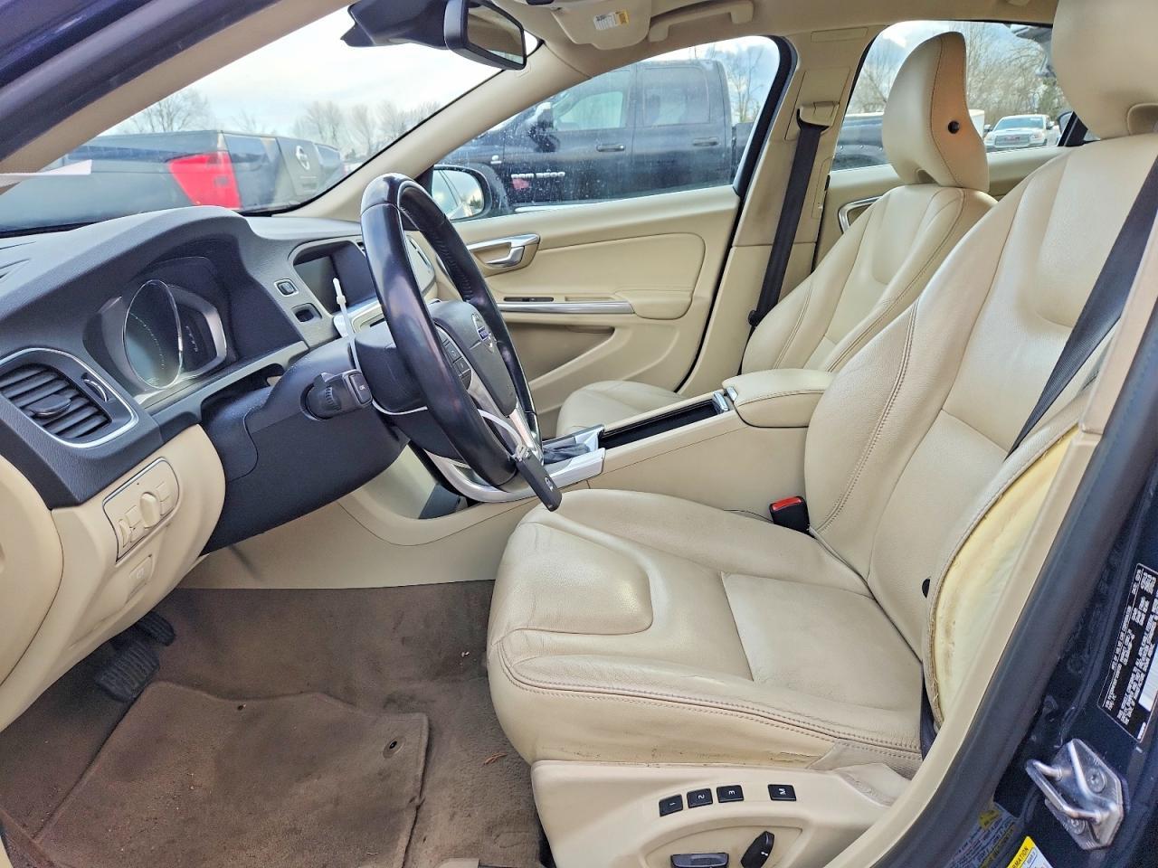 2015 VOLVO S60