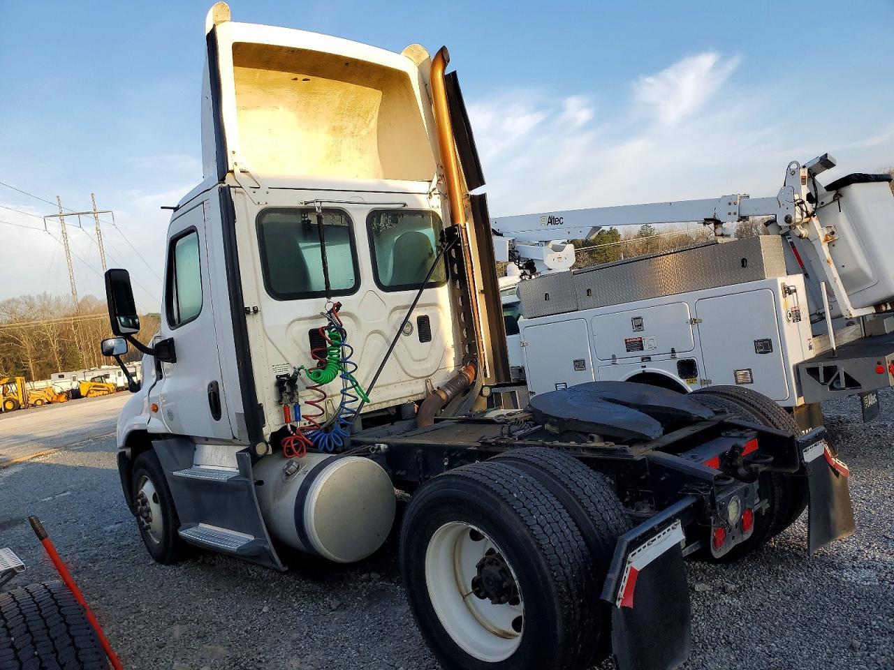 2016 FREIGHTLINER CASCADIA 125