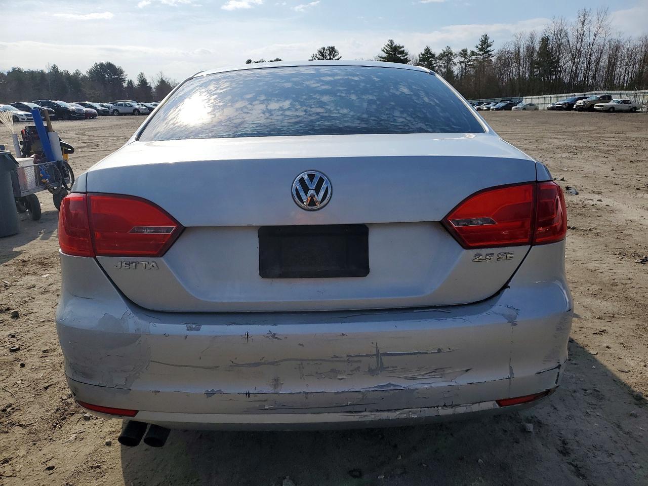 2011 VOLKSWAGEN JETTA