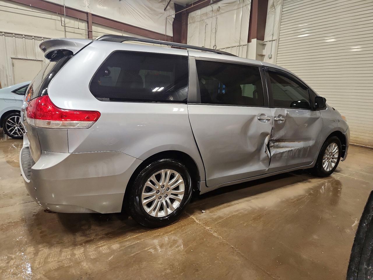 2014 TOYOTA SIENNA