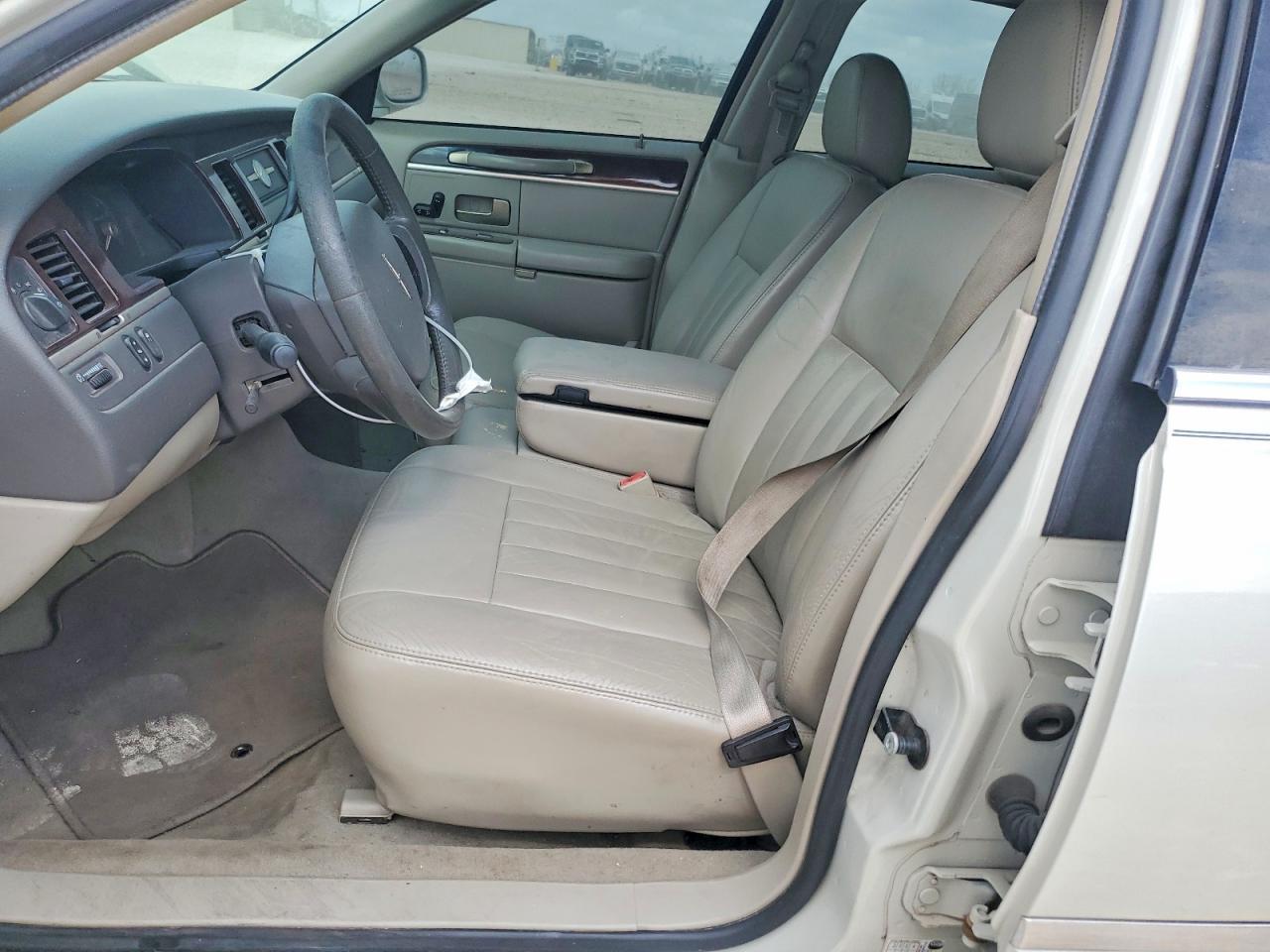 2007 LINCOLN Town Car
