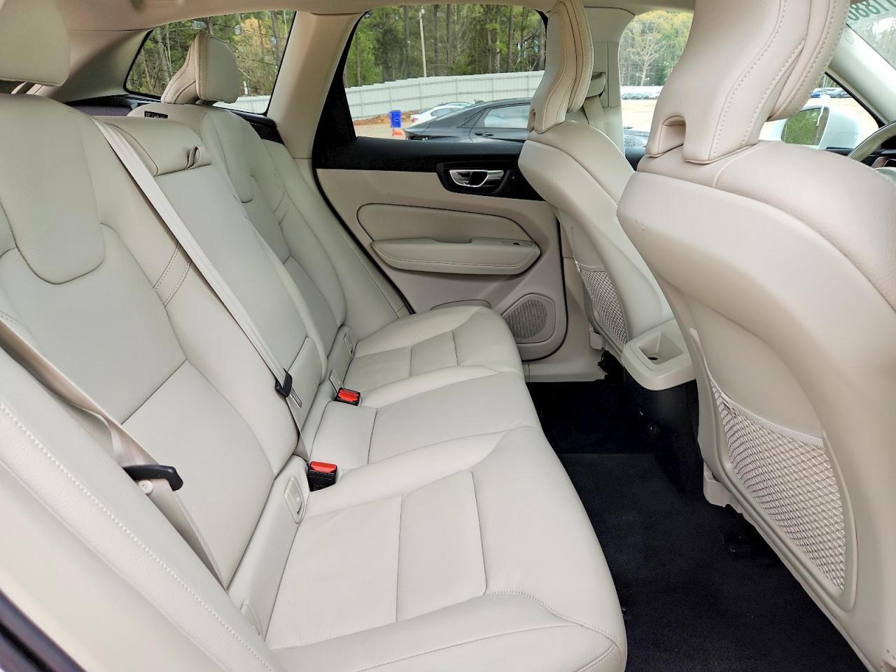 2022 VOLVO XC60