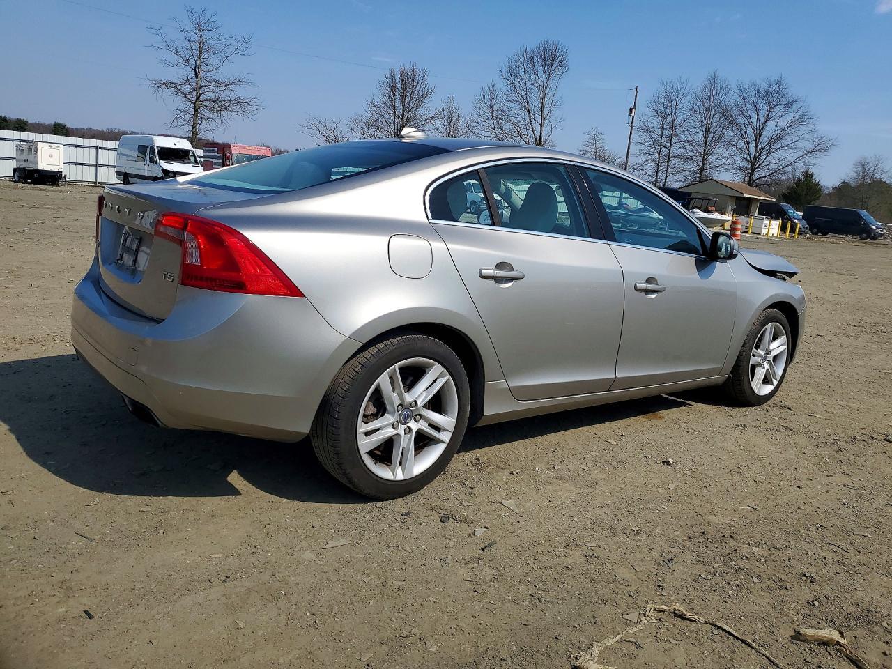 2015 VOLVO S60