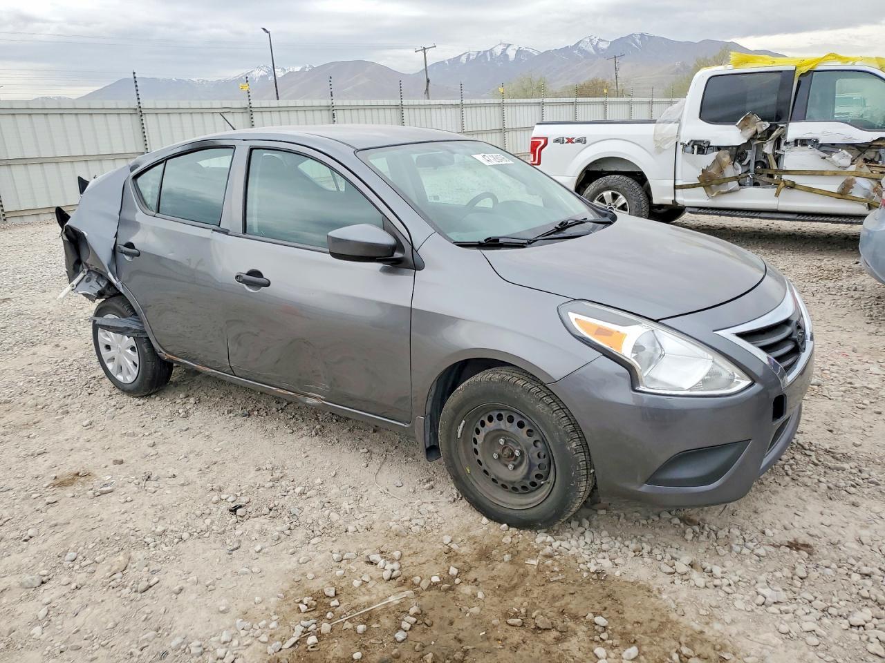 2017 NISSAN VERSA