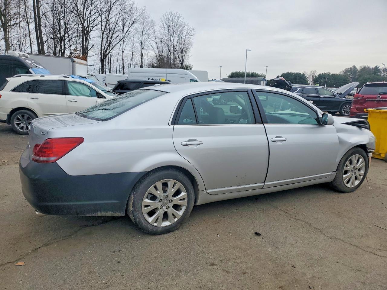 2010 TOYOTA Avalon