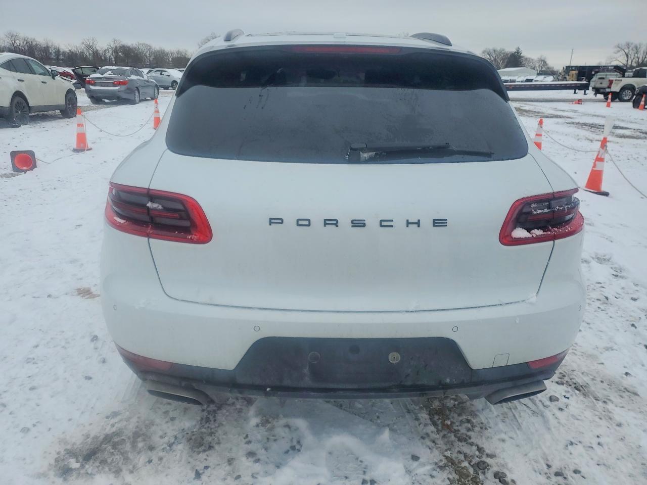 2018 PORSCHE Macan