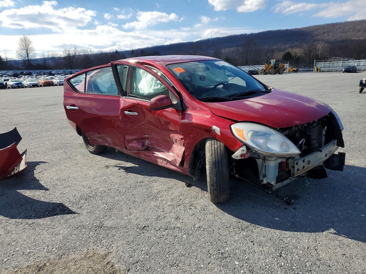 2014 NISSAN VERSA