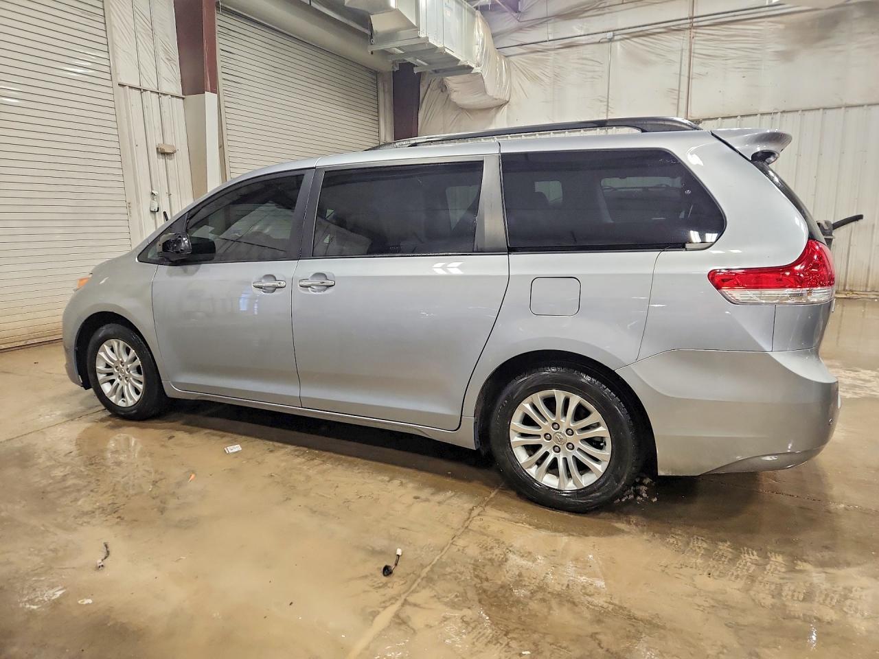 2014 TOYOTA SIENNA