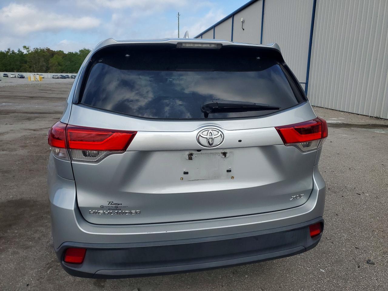 2017 TOYOTA HIGHLANDER