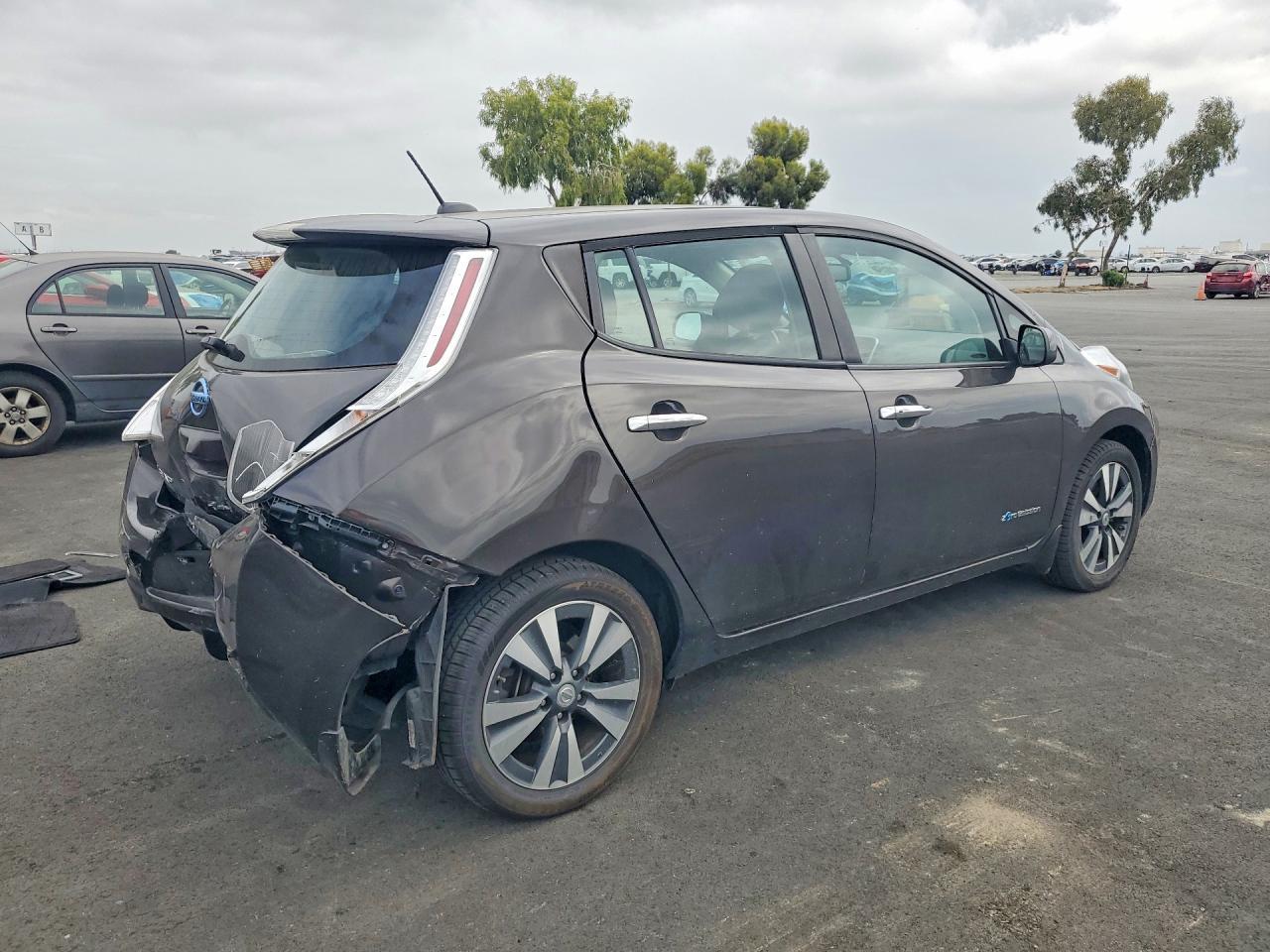 2016 NISSAN LEAF