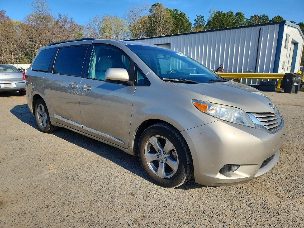 2017 TOYOTA SIENNA