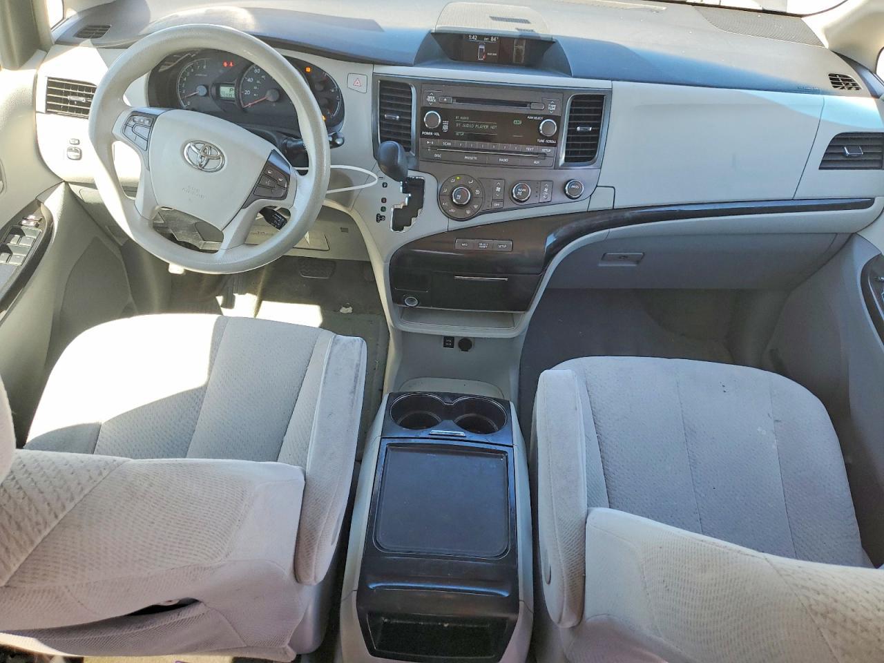 2012 TOYOTA SIENNA