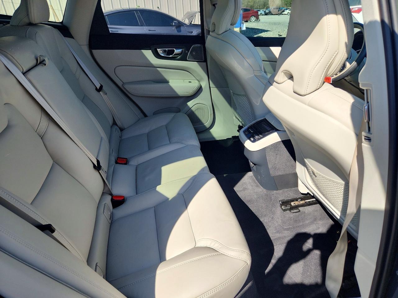 2023 VOLVO XC60