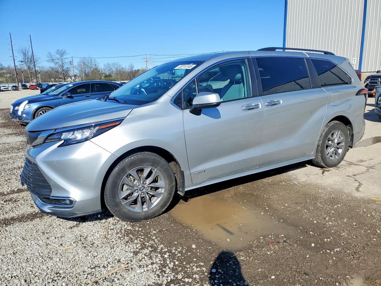 2021 TOYOTA SIENNA