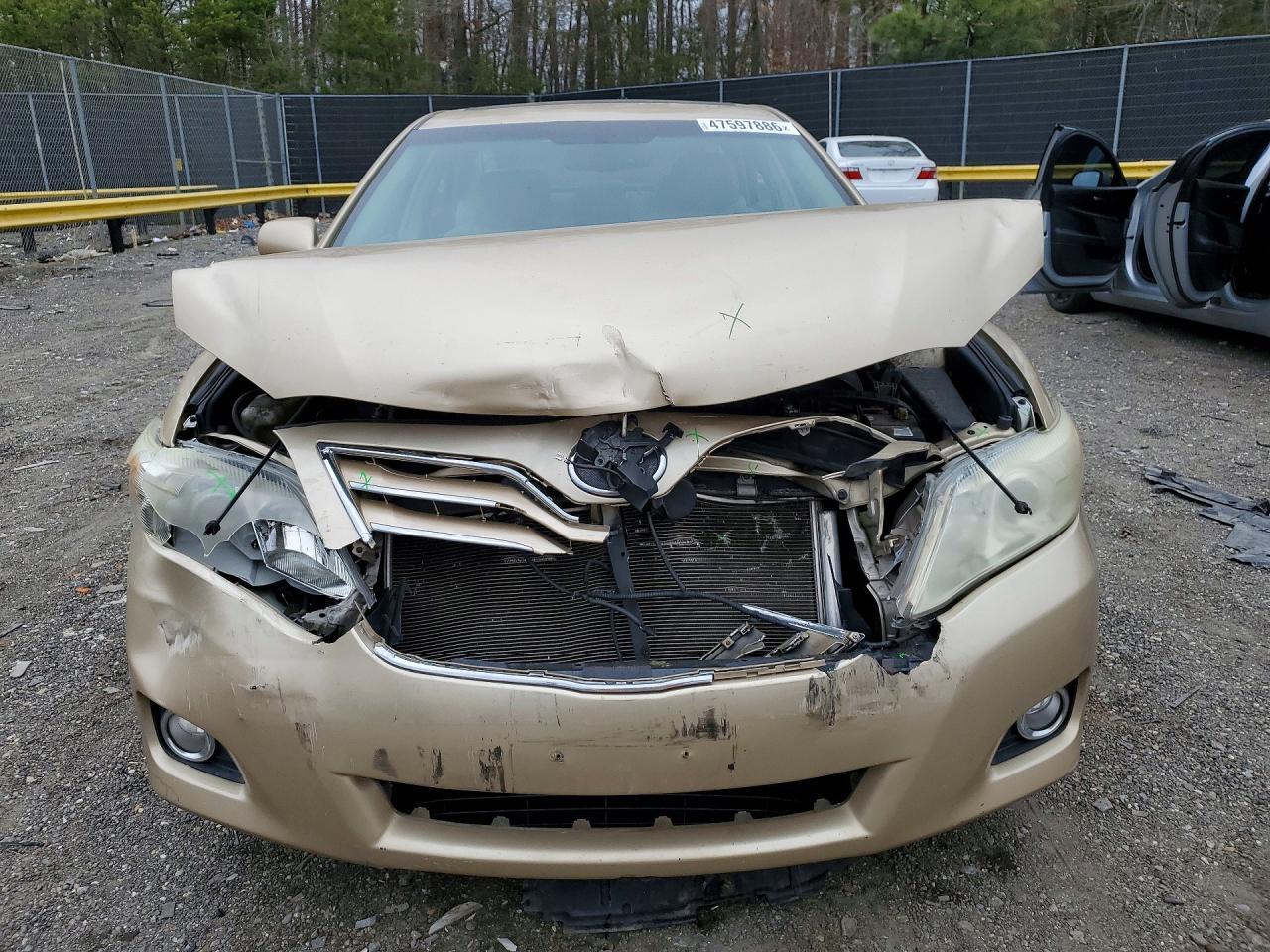 2011 TOYOTA CAMRY