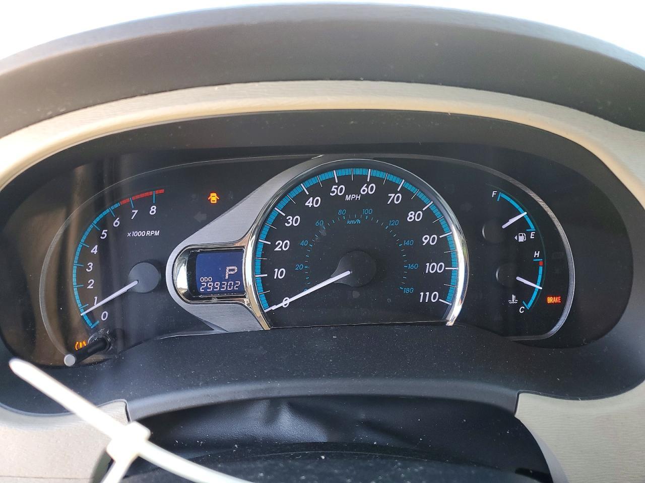 2011 TOYOTA SIENNA