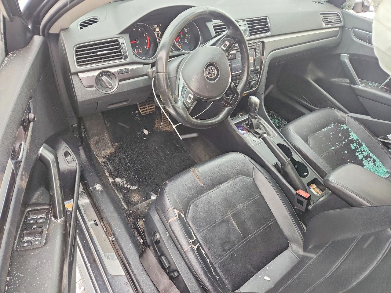 2017 VOLKSWAGEN Passat