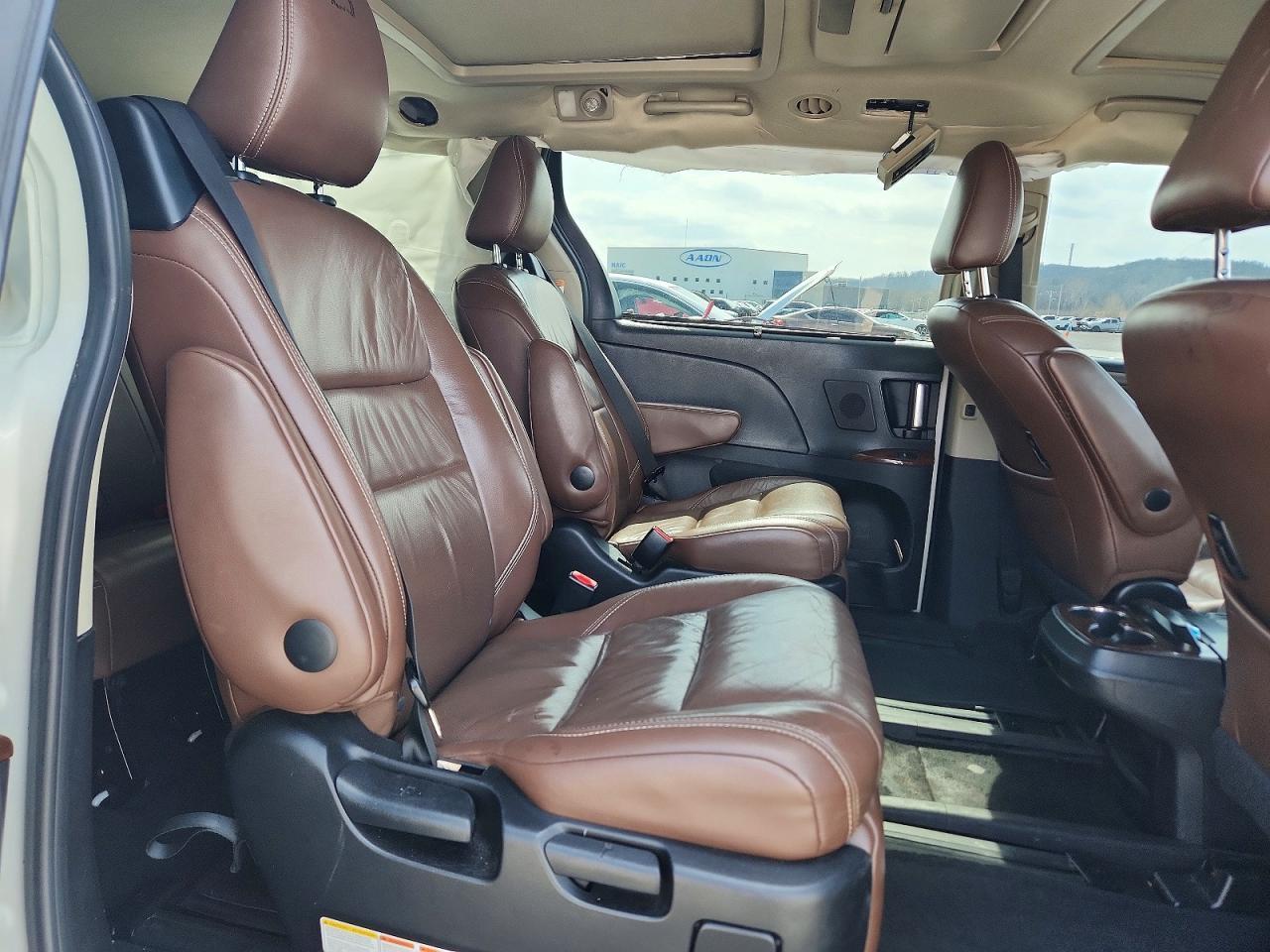 2015 TOYOTA SIENNA