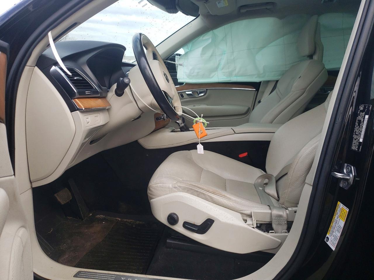 2021 VOLVO XC90