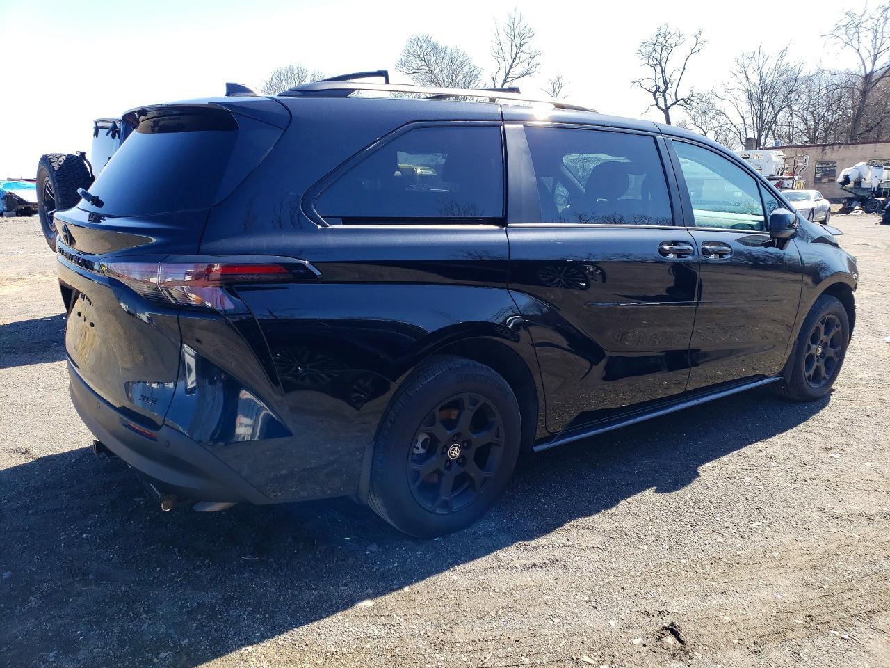 2025 TOYOTA SIENNA