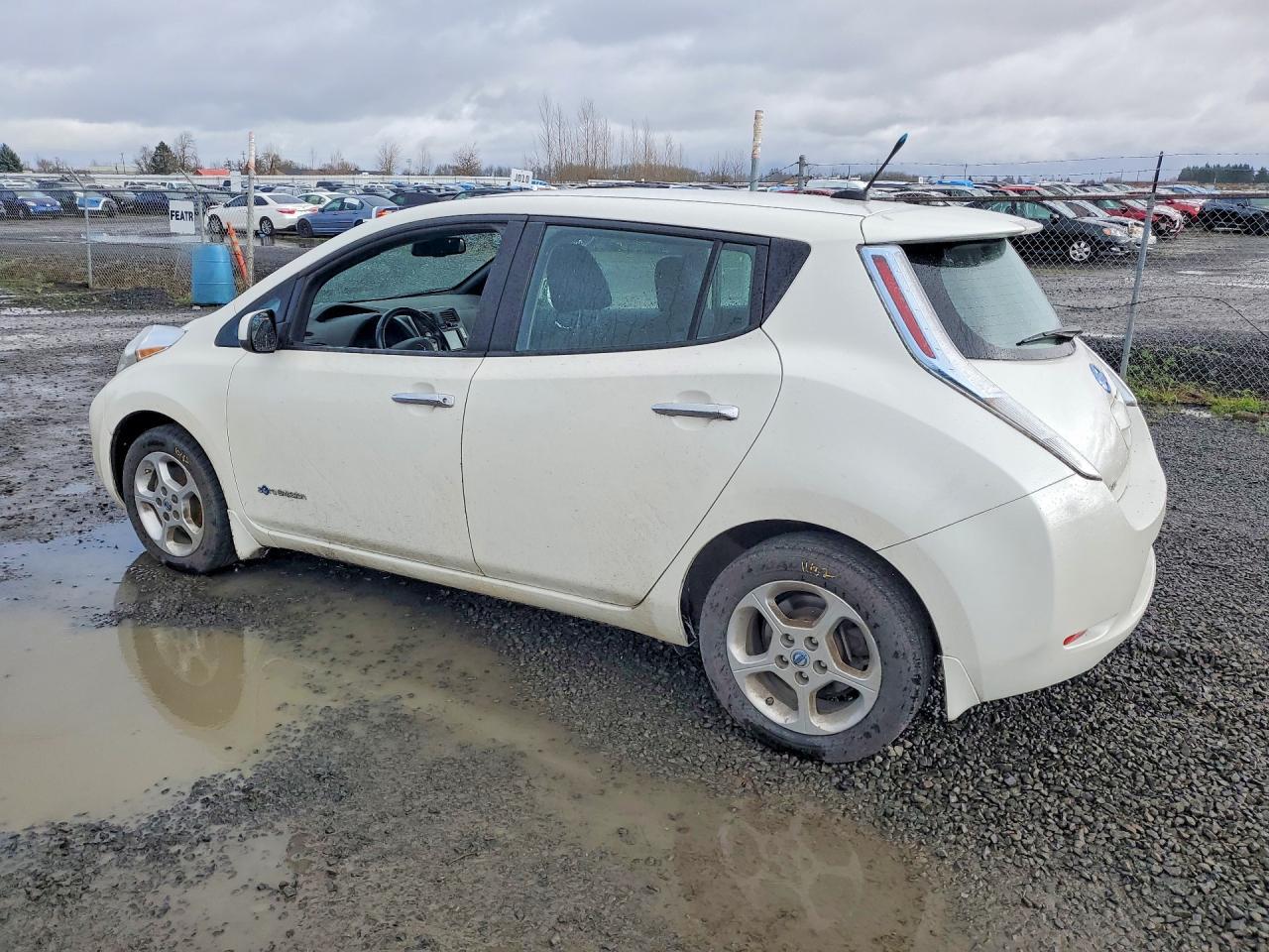 2013 NISSAN LEAF