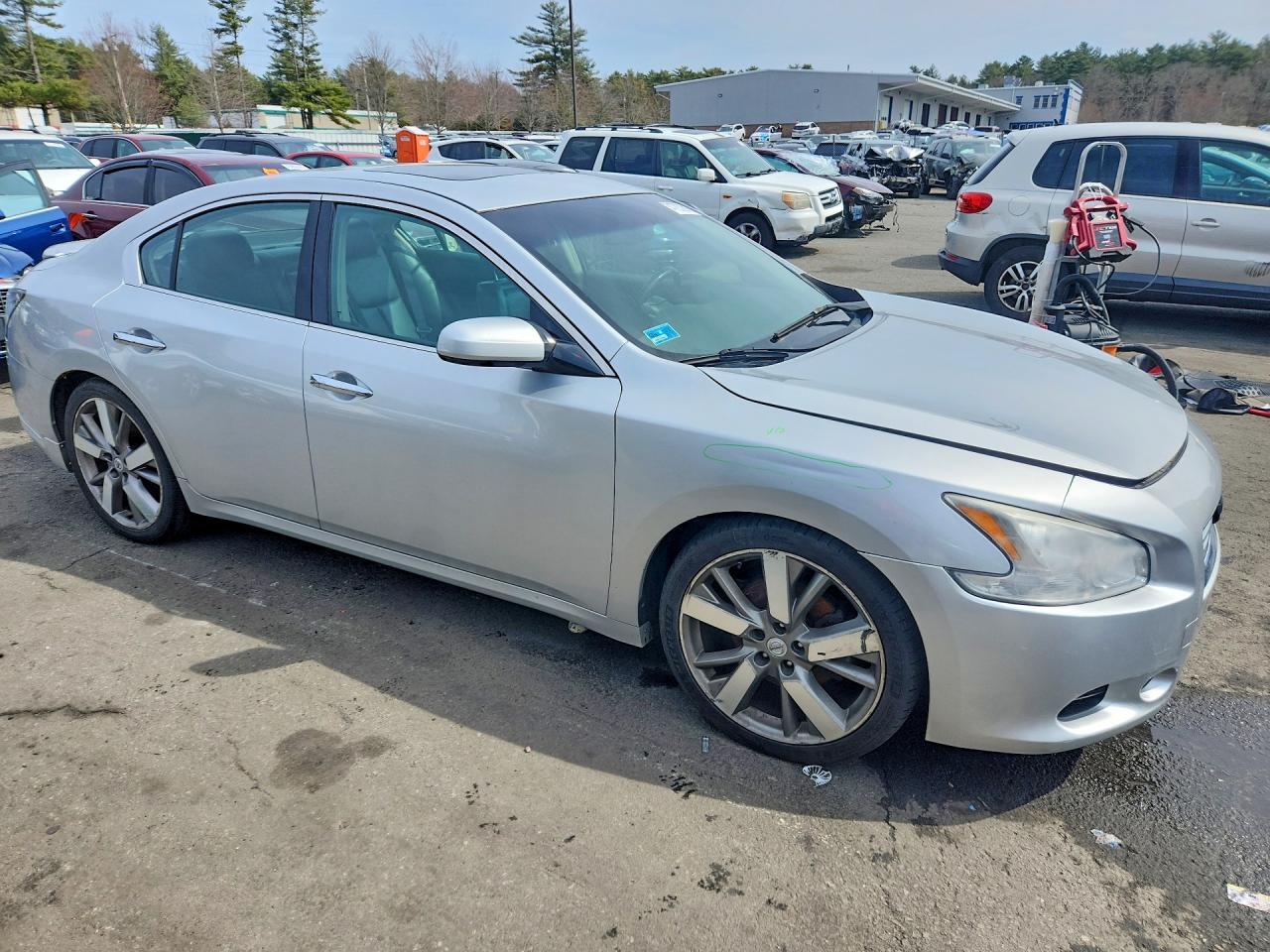 2012 NISSAN Maxima