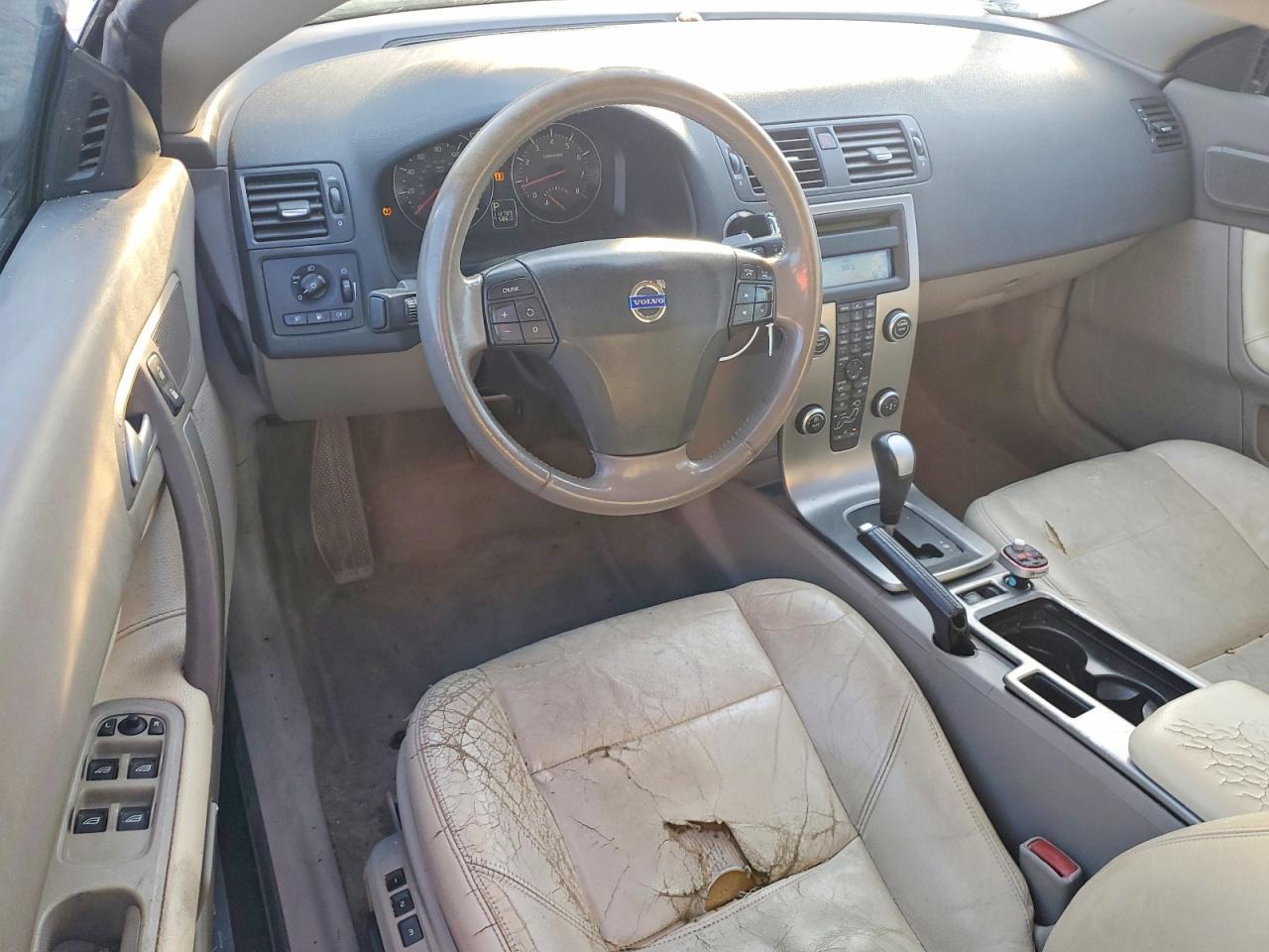 2010 VOLVO C70