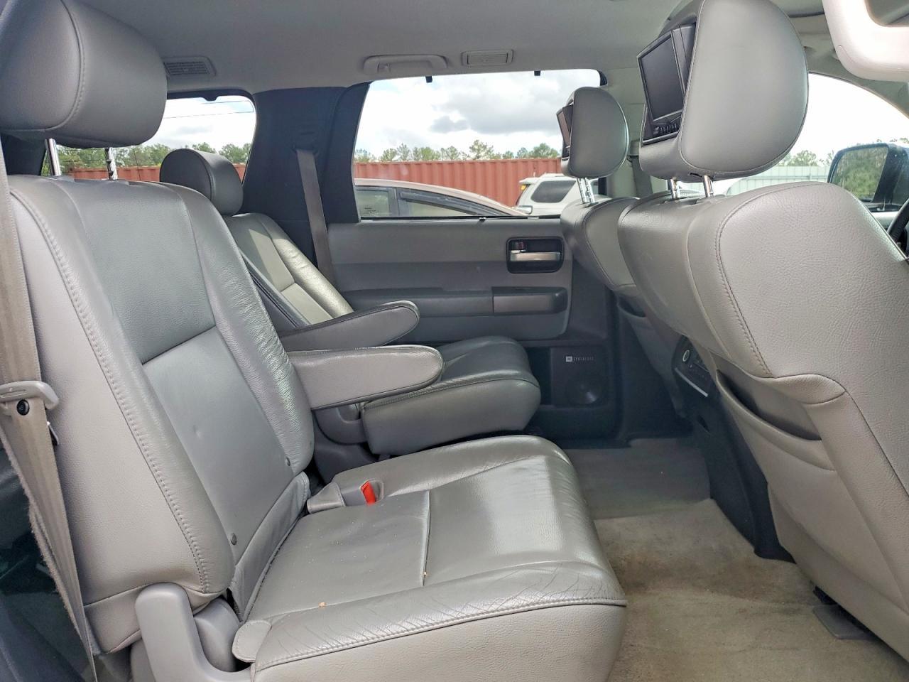 2011 TOYOTA Sequoia