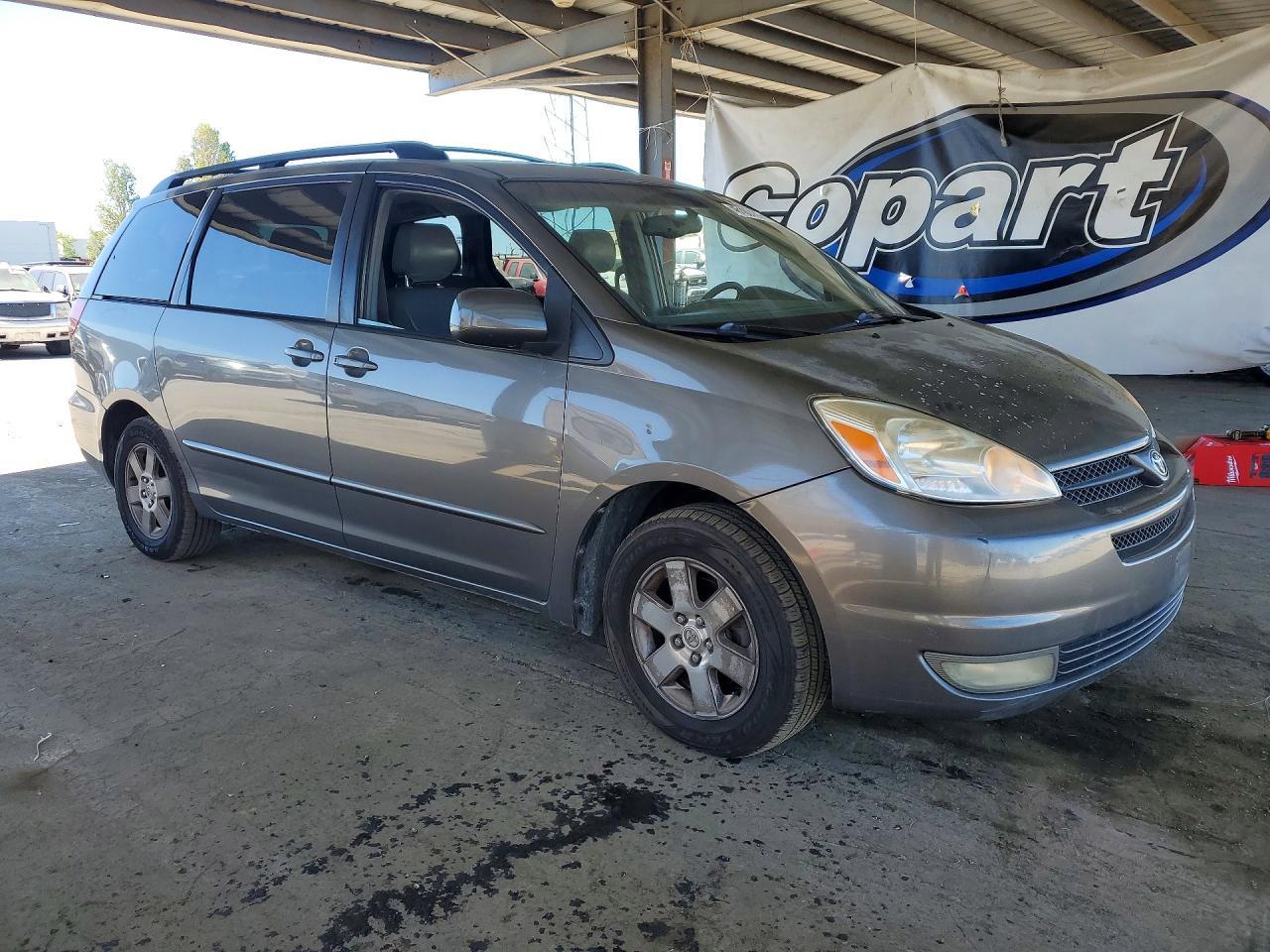 2004 TOYOTA SIENNA
