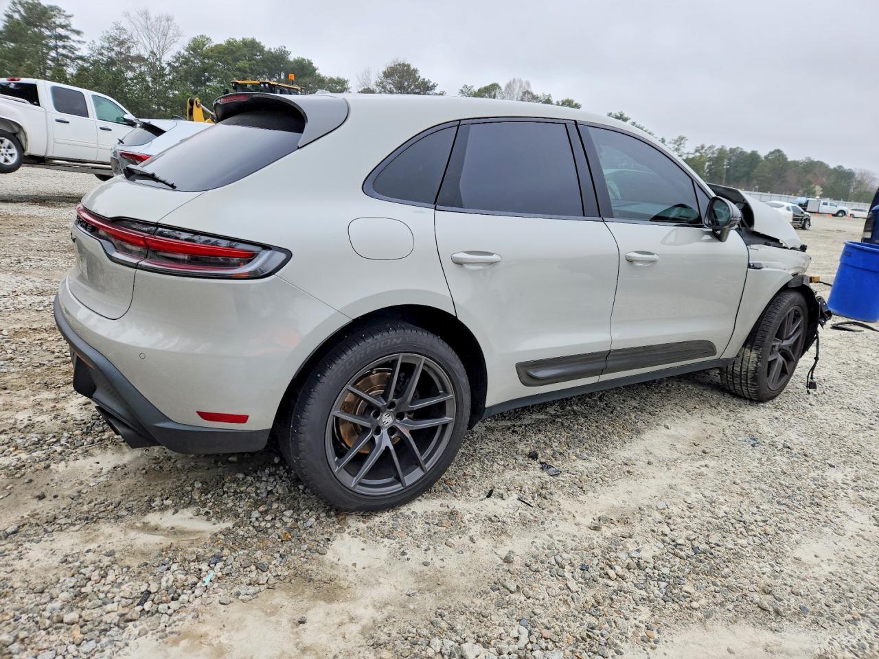 2023 PORSCHE Macan