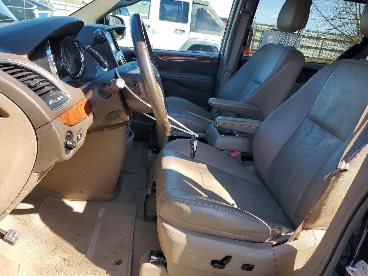 2012 CHRYSLER Town & Country