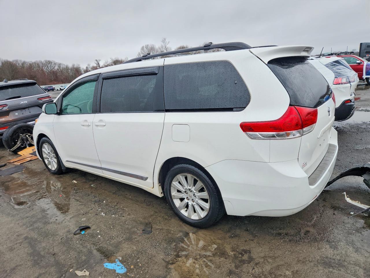 2012 TOYOTA SIENNA