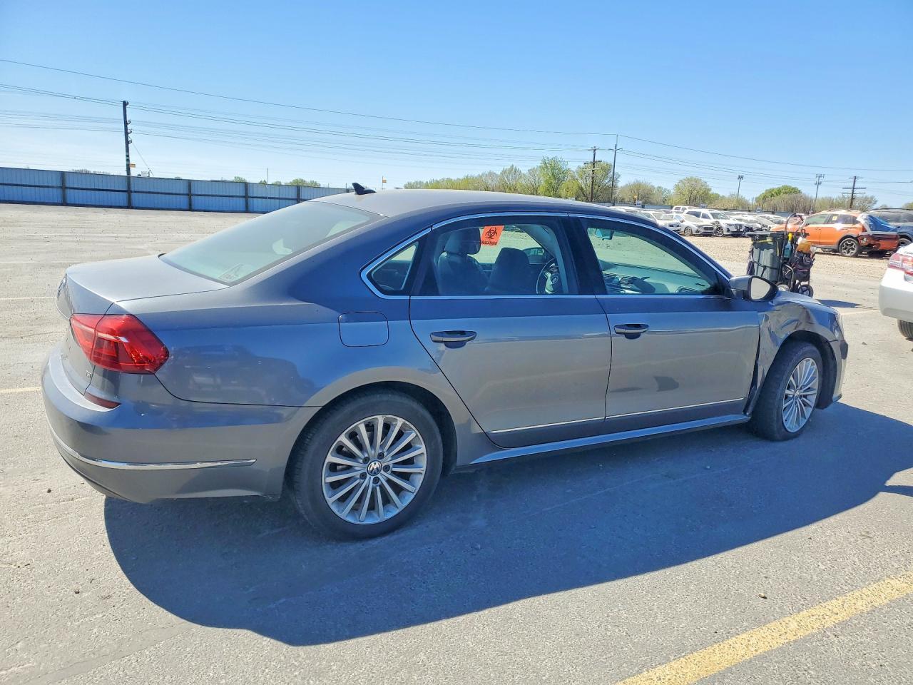 2016 VOLKSWAGEN Passat