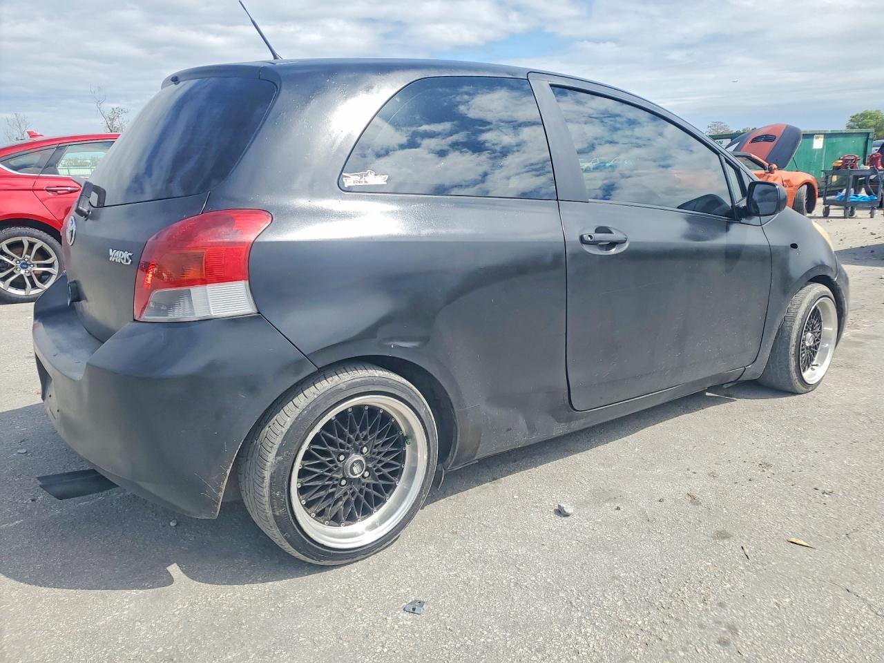 2011 TOYOTA YARIS