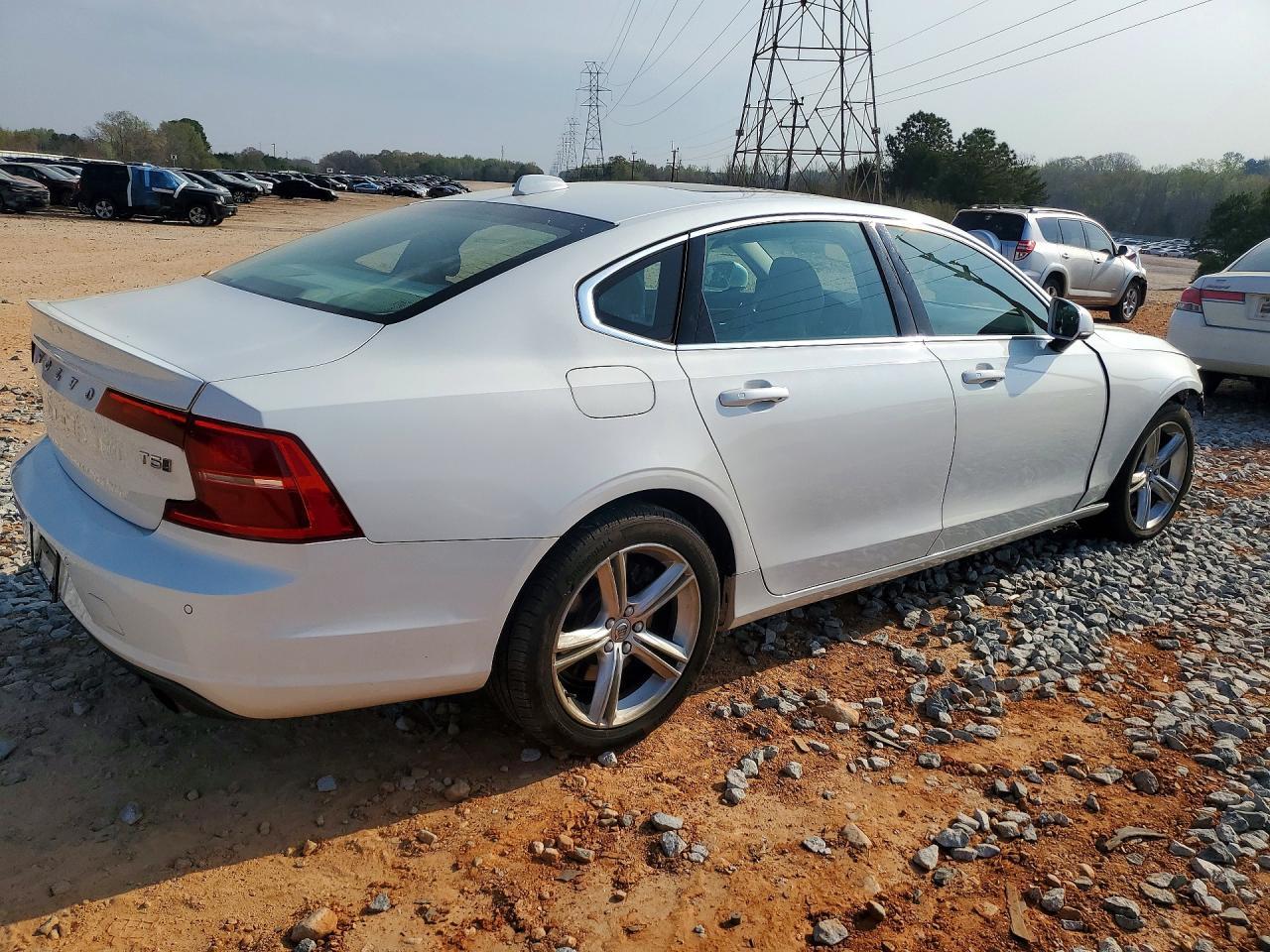 2018 VOLVO S90