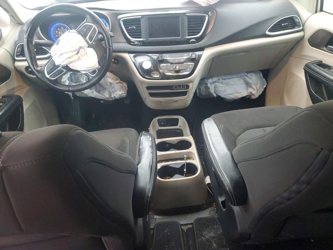 2022 CHRYSLER Voyager