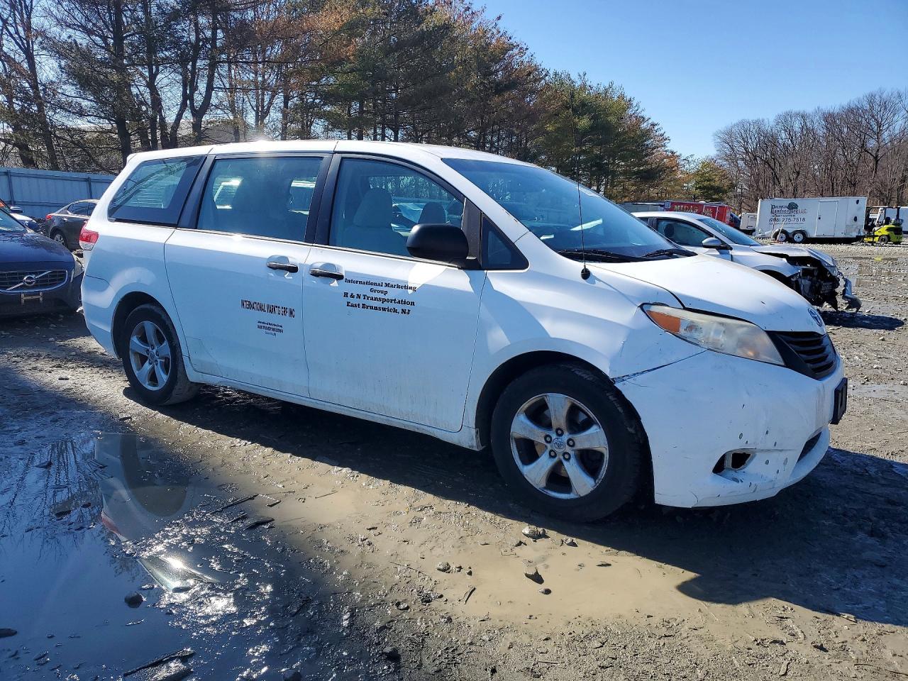 2014 TOYOTA SIENNA