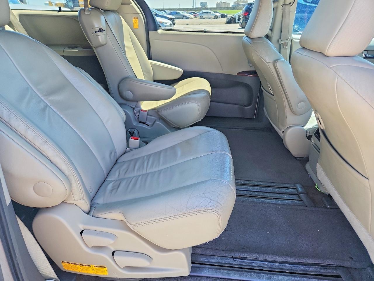 2014 TOYOTA SIENNA